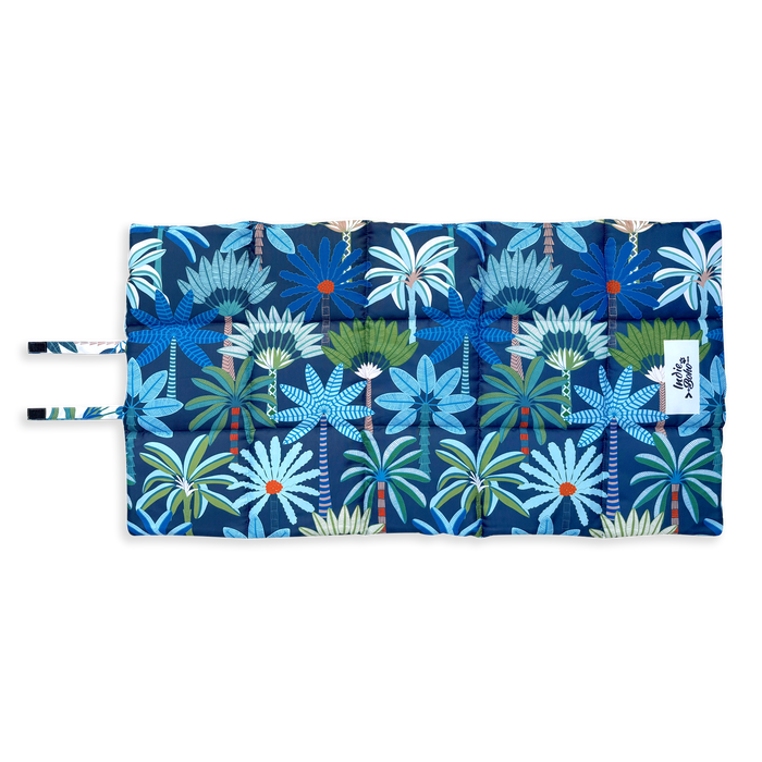 Reversible waterproof travel mat