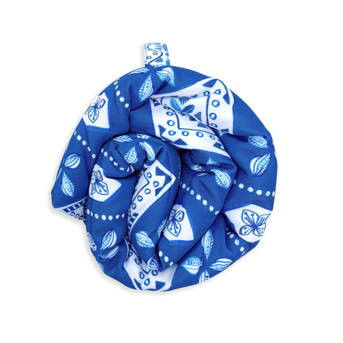 Dog mat with handle that rolls